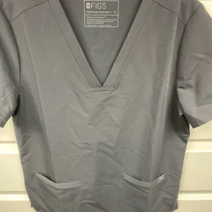 FIGS Technical Collection Women’s Scrub Catarina Top Gray 2 Pockets Medium thumbnail 7