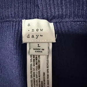 A new day size large women’s Navy wide leg sweater knit Pants thumbnail 5