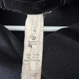 Lululemon Savasana Wrap Sweatshirt Size 4 Black thumbnail 5