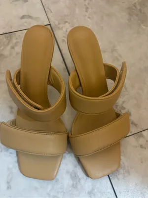 Tony Bianco Bounty Mule Kitten Heels in Honey Sheep Nappa thumbnail 3