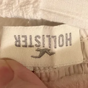 Hollister Long-Sleeve Ruched Bodice Top in White Size Large EUC thumbnail 3