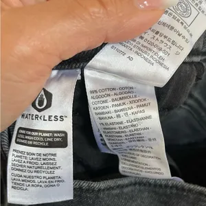 Levis High Waisted Mom Jeans Black Washed Distressed Women's Size 24 thumbnail 4