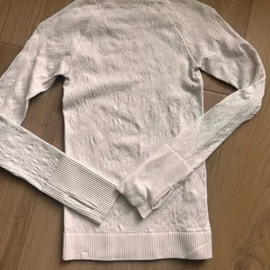 Lululemon Rest Less Pullover in white with a textured design XS thumbnail 7