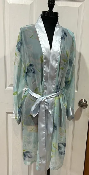 Valerie Stevens Sheer Floral Robe – Size M thumbnail 1