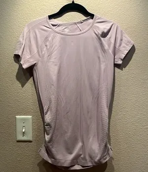 Gaiam Women’s Warrior Workout Seamless T Shirt Size Medium Lavender thumbnail 1