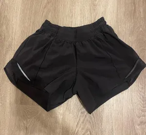 Lululemon Shorts Hot 4"black thumbnail 1