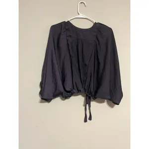 Urban Outfitters Pintucked Cropped Batwing Dleeve Blouse in Eggplant Purple M thumbnail 6