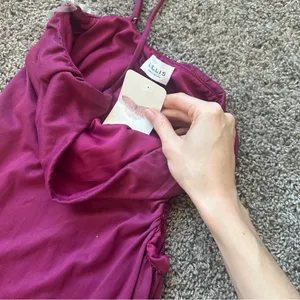 Le Lis One-Shoulder Magenta Midi Dress thumbnail 4