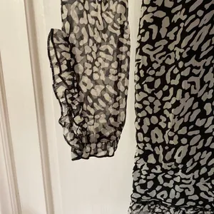 Topshop Animal Print Leopard Cheetah Dress Long Sleeves‎ Ruffle Collared Size 2 thumbnail 2