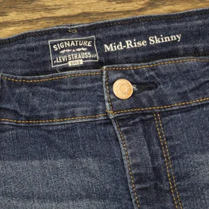 Signature by Levi Strauss Womens Mid-Rise Skinny Stretch Jeans Blue 22M (38x30) thumbnail 4