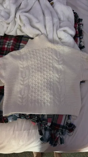white sweater Size M thumbnail 3