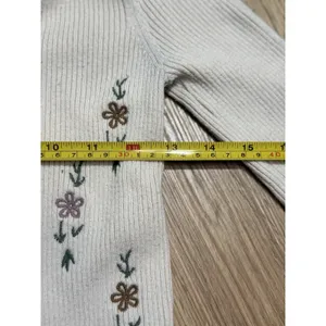 Willow & Wind Womens Small Cream Ribbed Knit Floral Embroidered Cardigan V-Neck‎ thumbnail 4