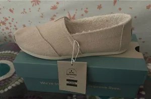 Toms Slip-ons thumbnail 1