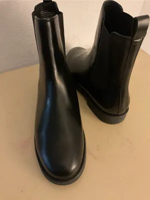 J. Crew women black Leather Chelsea Ankle Boots US 9 thumbnail 9