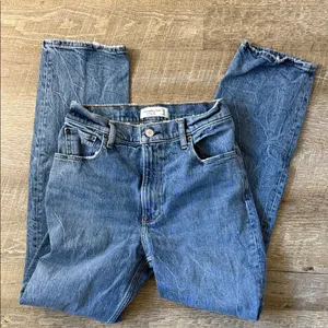 Abercrombie & Fitch Ultra High Rise 90s Straight Jeans Size 27 4R thumbnail 1