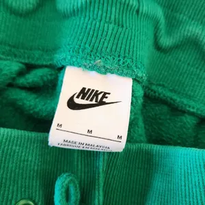 Nike green baggy sweatpants - size medium thumbnail 6