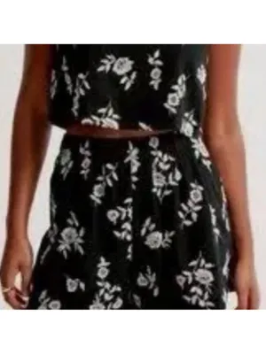 Abercrombie & Fitch Women's Black White linen‎ Embroidered Flower Shorts thumbnail 2