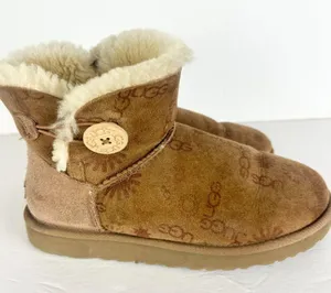 Ugg Mini Bailey Button Boot Womens Size 8 Logo Spellout Brown Monogram thumbnail 2