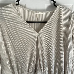 Cream Blouse with V-Neckline and Pleated Peplum thumbnail 2