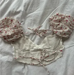 Isabelle's Cabinet Floral Top backless thumbnail 4