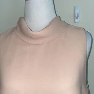 5/$30 🎈 Monteau‎ medium pink turtleneck sleeveless blouse thumbnail 2