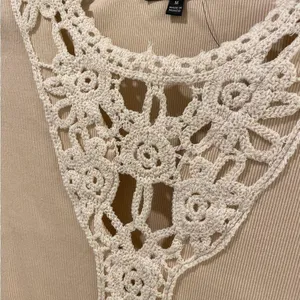 Lulu's -Cutie Beige Ribbed Crochet Lace Short Sleeve Top - Size Medium thumbnail 4