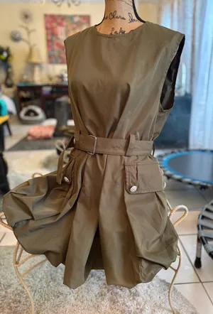 Fabulous green dress size Lg 💜💜 thumbnail 1