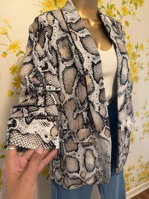 NWT Snake print 3/4 sleeve blazer size L Size L thumbnail 4