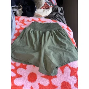 American Eagle Green shorts thumbnail 4