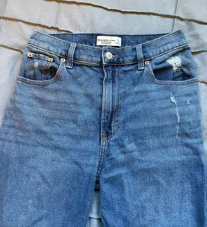 Abercrombie Ultra High-Rise 90s Jeans thumbnail 3