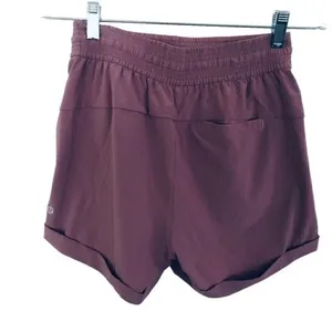 Lululemon Quicksand Stretch 3 Inch Shorts Size 4 thumbnail 4