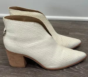 Kaanas Morellino Snake Embossed Leather Ankle Booties Cream White Pointed Toe 10 thumbnail 1