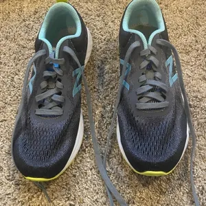 New balance sneakers thumbnail 1