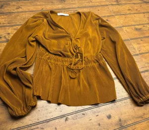 Abercrombie & Fitch Mustard Yellow Plisse Pleated Peplum‎ Top V-Neck Small thumbnail 1