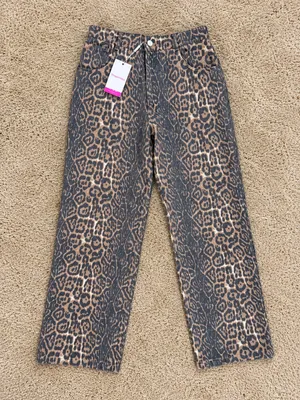 Beginning Boutique Brunet Leopard Print Straight Leg Jeans US 4 NWT thumbnail 2