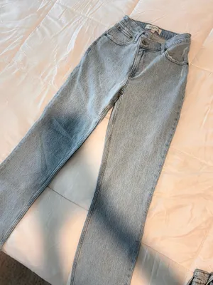 Abercrombie Straight Ultra 90s High-Rise thumbnail 1