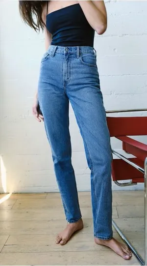 Abercrombie & Fitch - The 90’s Straight Ultra High Rise Jeans Size 27 / 4L thumbnail 1