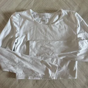 Aritzia Contour White Crewneck Cropped Long Sleeve Top Size Small thumbnail 1
