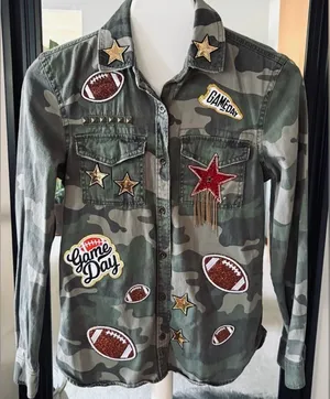 KANSAS CITY CHIEFS Camo Game Day Shirt thumbnail 1