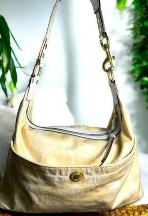 Coach Hampton F10699 signature Shoulder Bag thumbnail 1
