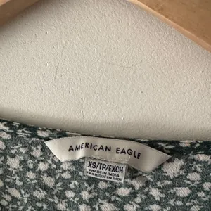 American Eagle Green‎ Ditsy Floral Wrap Peasant Puff Festival Crop V-Neck Top thumbnail 4