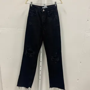 Zara Women's High Rise Straight Leg Distressed Jeans‎ Raw Hem Sz 4 6688/027/800 thumbnail 3
