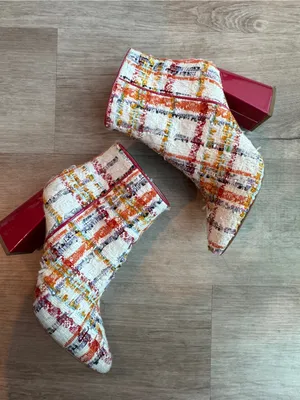 Betsey Johnson Booties White Pink Cait sz 5.5 thumbnail 1
