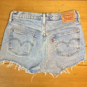 Levi’s 501 Jean shorts 28 button-fly light wash distressed thumbnail 2