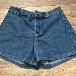 Shorts (Size S) thumbnail 1