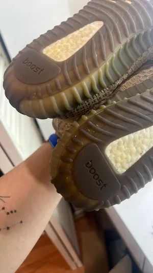 Yeezy 350 Sand Taupes thumbnail 18