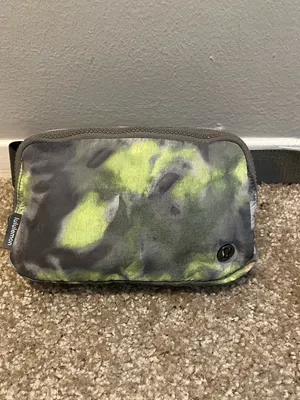 Lululemon everywhere belt bag hyper dye thumbnail 13