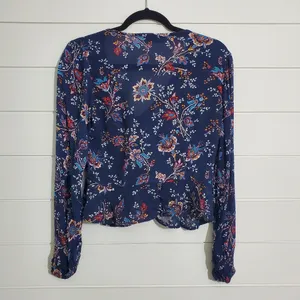 Abercrombie and Fitch Blue Floral Blouse size XS‎ button up with bow in front thumbnail 2