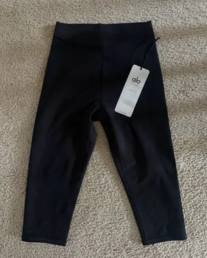 Alo 90s Iconic Yoga Alosoft High-Waisted Capri thumbnail 1