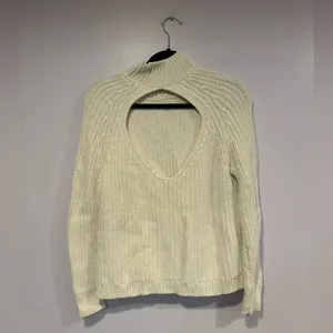 White knit‎ open back sweater thumbnail 3